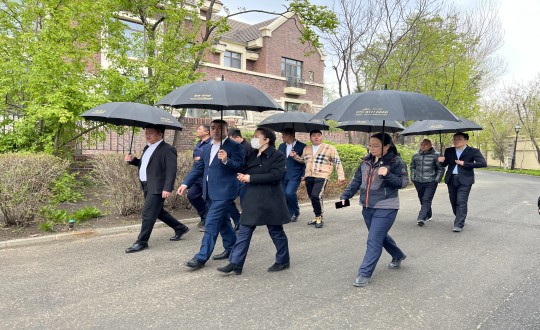 17.保利物业观摩团参观金沙js800000·美邑园区_副本.jpg