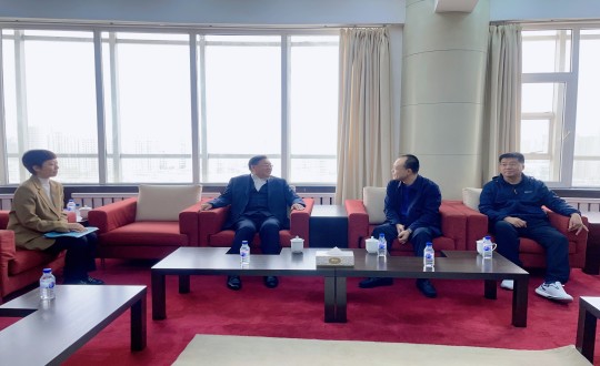 1.董事长与湖西街道书记张兵、主任刘凤俊亲切交谈_副本.jpg