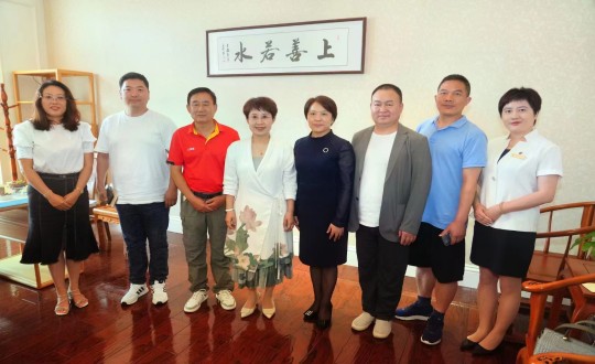 23.李琼华总经理与吉林省中医药健康产业协会有关辅导合影留念_副本.jpg