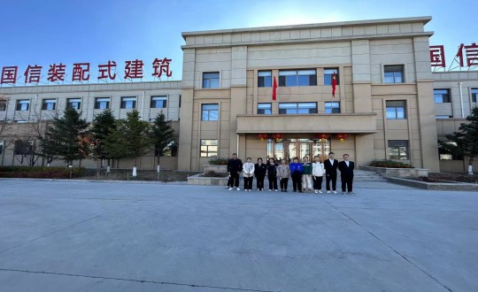 11.长春构筑学院应届生来到装配式总公司参观口试（帮手处置下照片，，，凸显人物）_副本.jpg