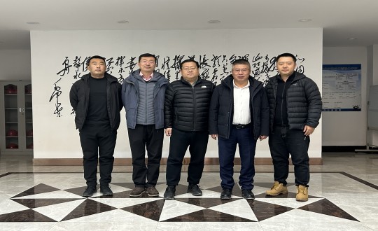 5.刘翔鹏总经理与吉林省铁路投资集团辅导合影留念_副本.jpg