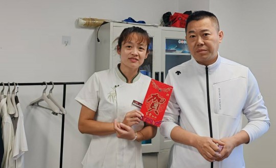 2024年9月13日，酒店，整个员工，发放中秋节福利_副本.jpg
