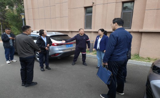 19.吉林省住建厅等各级辅导莅临物业总公司金地梧桐华府小区视察_副本.jpg