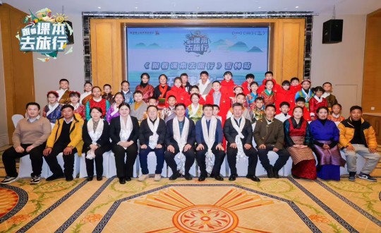11.湖南卫视《随着讲义去观光》节目组走进酒店公司开启研学之旅_副本.jpg