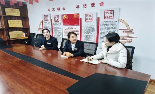 13.敦化市成功街道文苑社区非公党建领导员林琳莅临物业总公司敦化项目党支部发展摸排走访工作_副本.jpg