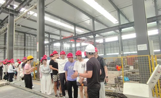 3.长春工程学院组织学生前往装配式总公司参观学习_副本.jpg